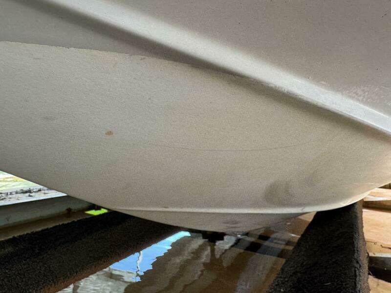 1994 Chaparral Signature 27 Cabin Cruiser