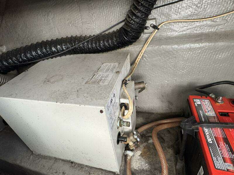 1994 Chaparral Signature 27 Cabin Cruiser