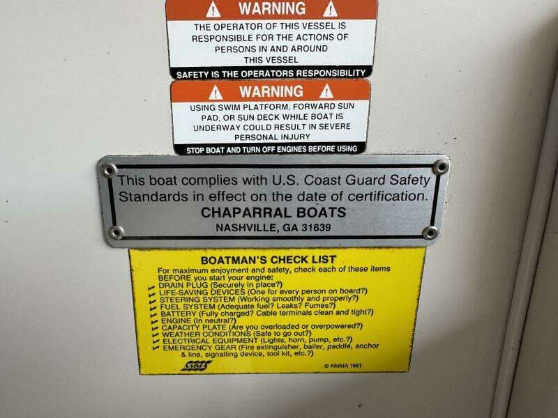 1994 Chaparral Signature 27 Cabin Cruiser