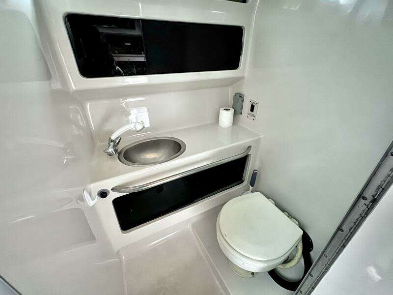 1994 Chaparral Signature 27 Cabin Cruiser