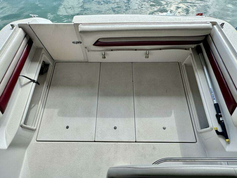 1994 Chaparral Signature 27 Cabin Cruiser