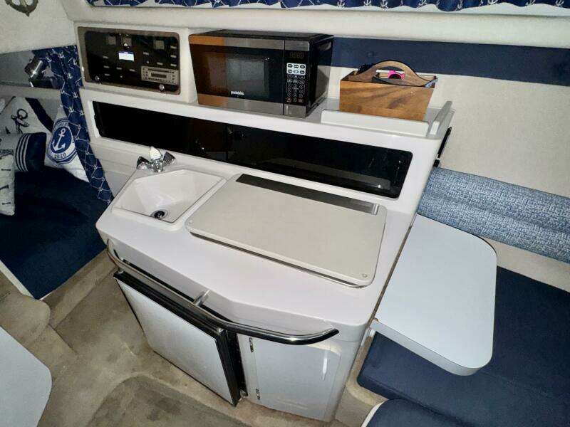 1994 Chaparral Signature 27 Cabin Cruiser