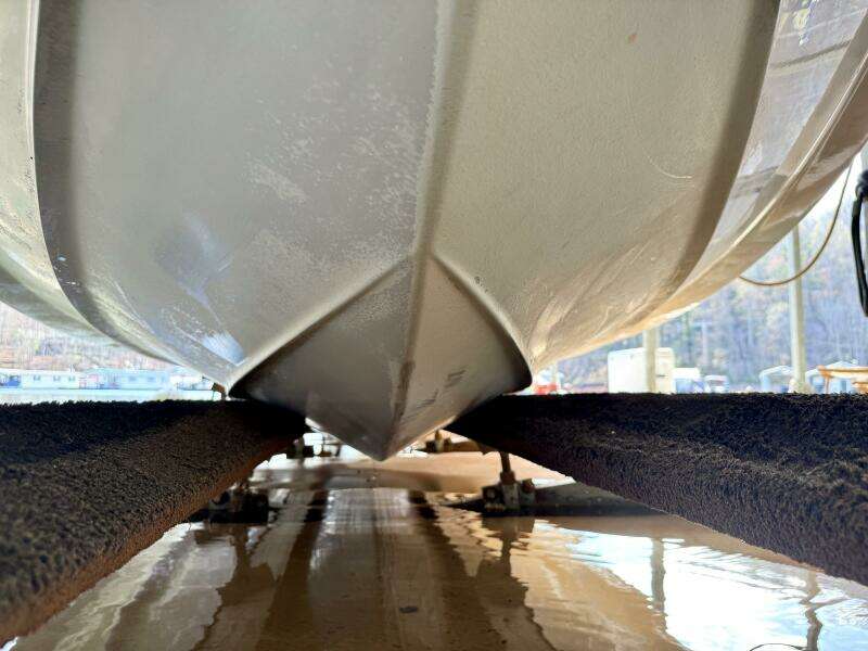 1994 Chaparral Signature 27 Cabin Cruiser