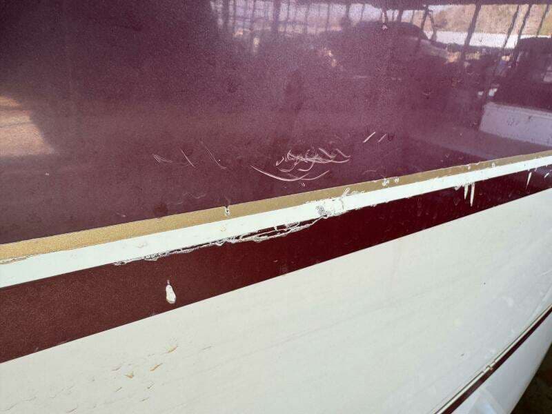 1994 Chaparral Signature 27 Cabin Cruiser