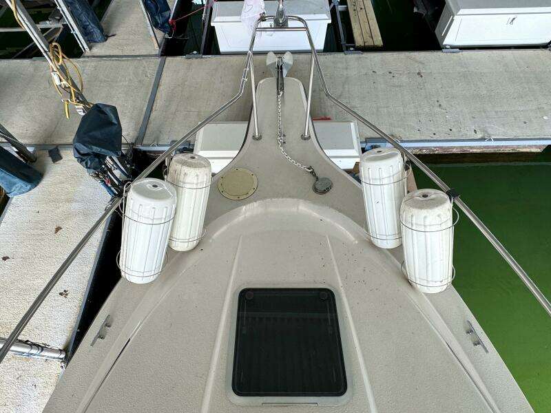 1994 Chaparral Signature 27 Cabin Cruiser