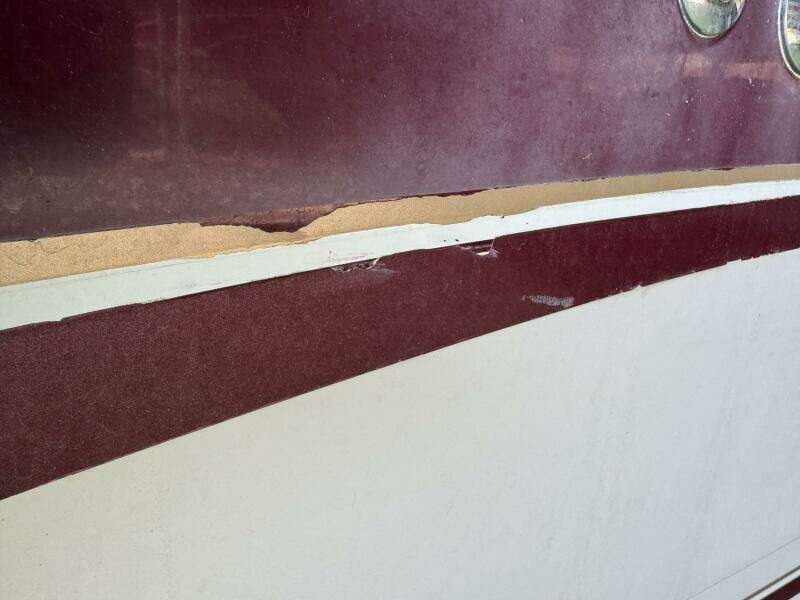 1994 Chaparral Signature 27 Cabin Cruiser