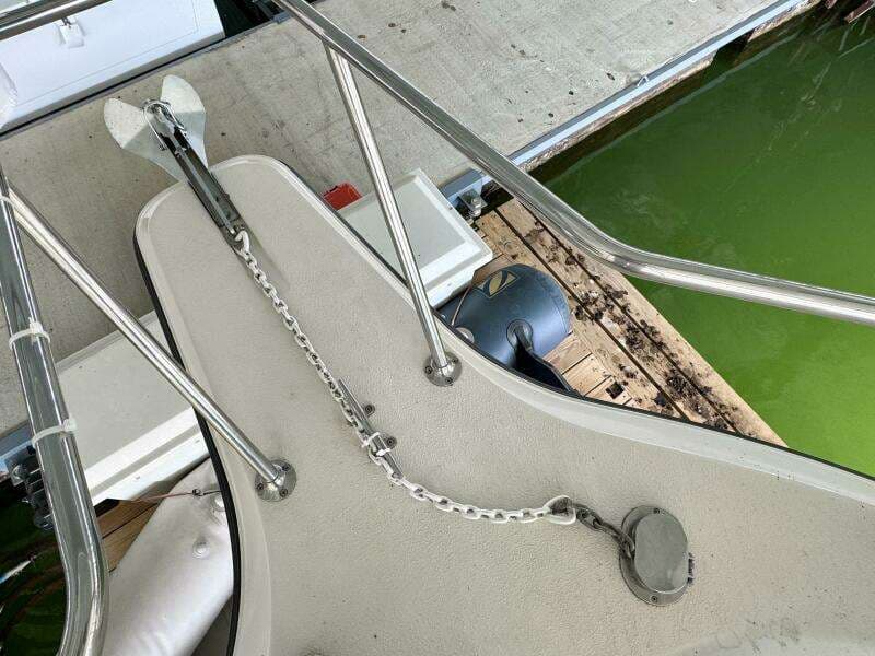 1994 Chaparral Signature 27 Cabin Cruiser