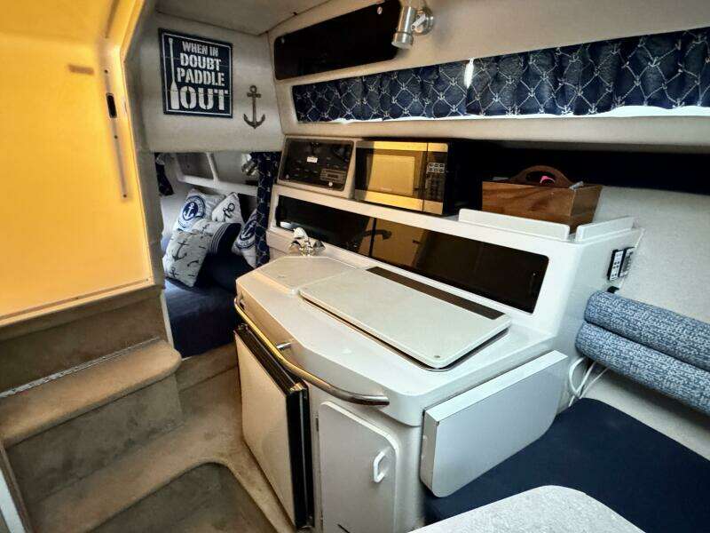 1994 Chaparral Signature 27 Cabin Cruiser