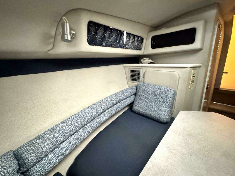 1994 Chaparral Signature 27 Cabin Cruiser