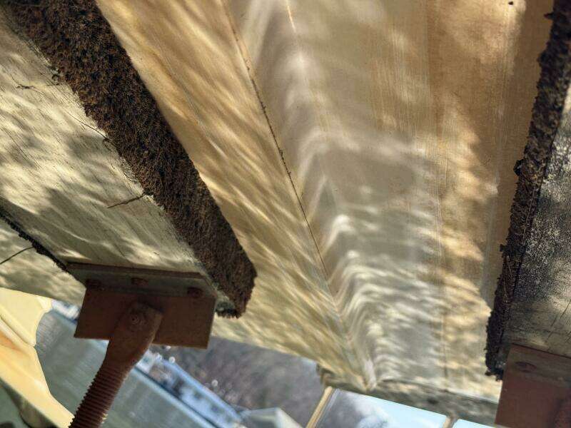 1994 Chaparral Signature 27 Cabin Cruiser