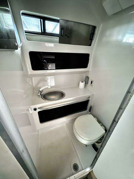 1994 Chaparral Signature 27 Cabin Cruiser