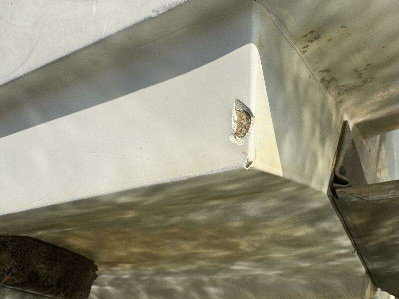 1994 Chaparral Signature 27 Cabin Cruiser