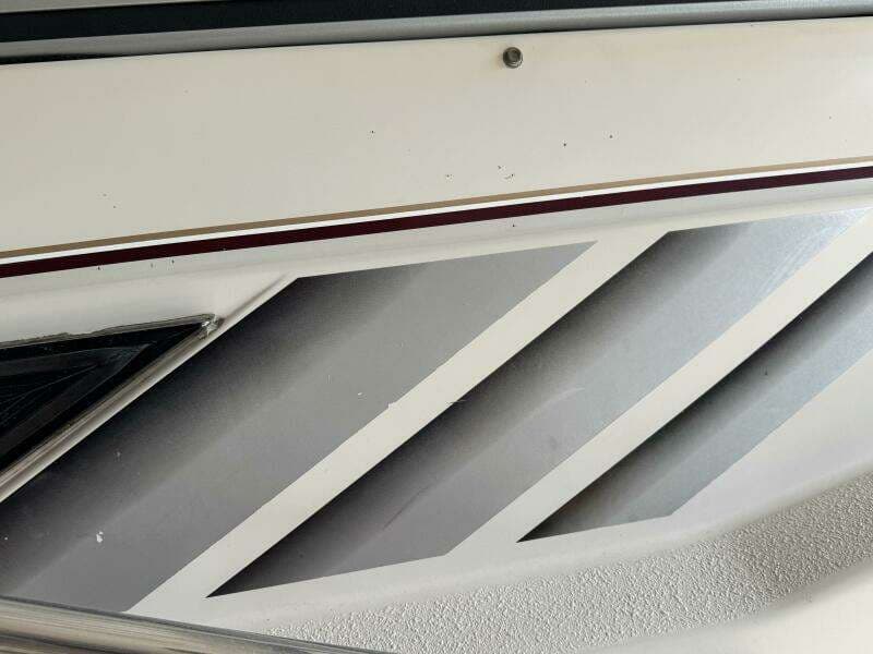 1994 Chaparral Signature 27 Cabin Cruiser