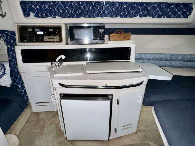 1994 Chaparral Signature 27 Cabin Cruiser