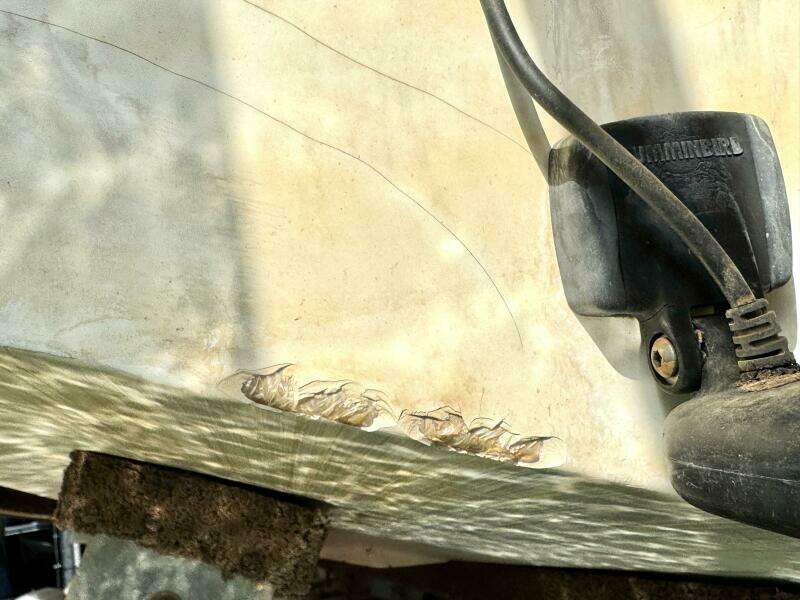 1994 Chaparral Signature 27 Cabin Cruiser