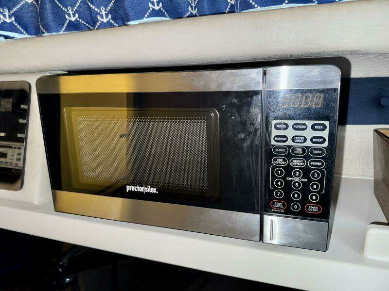 1994 Chaparral Signature 27 Cabin Cruiser