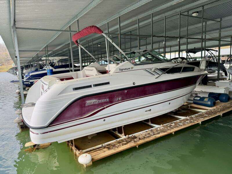 1994 Chaparral Signature 27 Cabin Cruiser