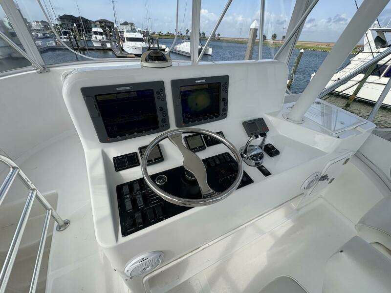 2005 Luhrs 41 Convertible "Rabbit Hole"