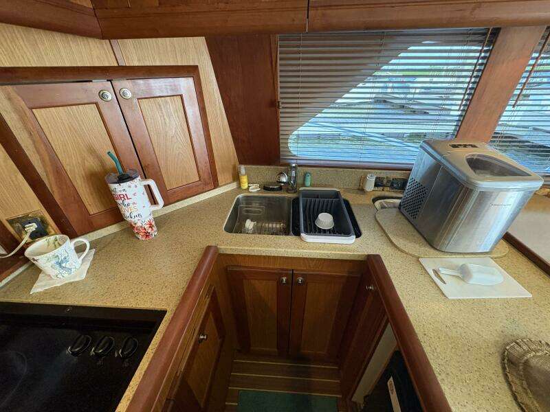 2005 Luhrs 41 Convertible "Rabbit Hole"