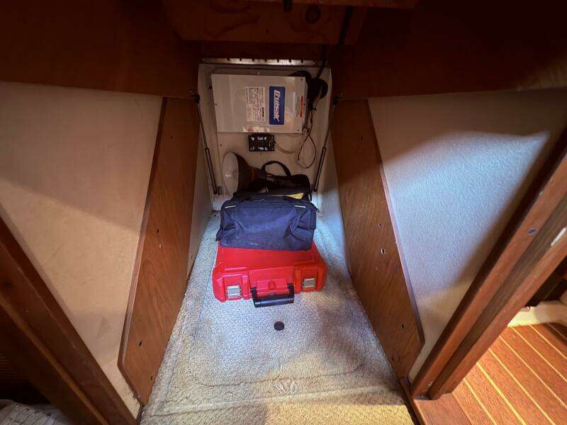 2005 Luhrs 41 Convertible "Rabbit Hole"