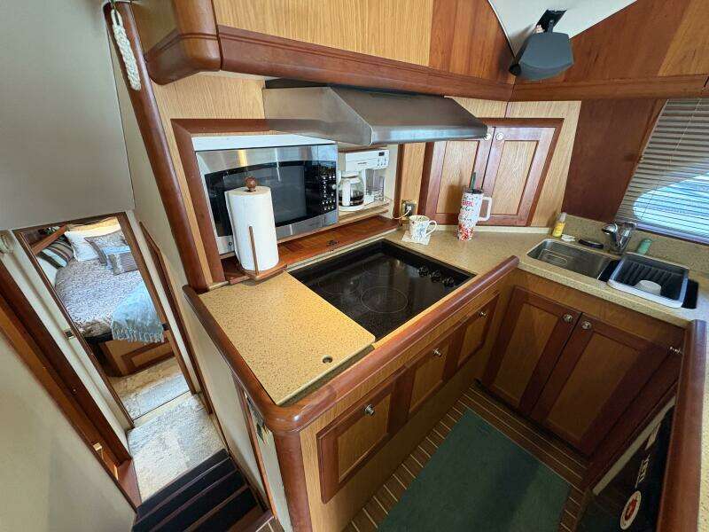 2005 Luhrs 41 Convertible "Rabbit Hole"
