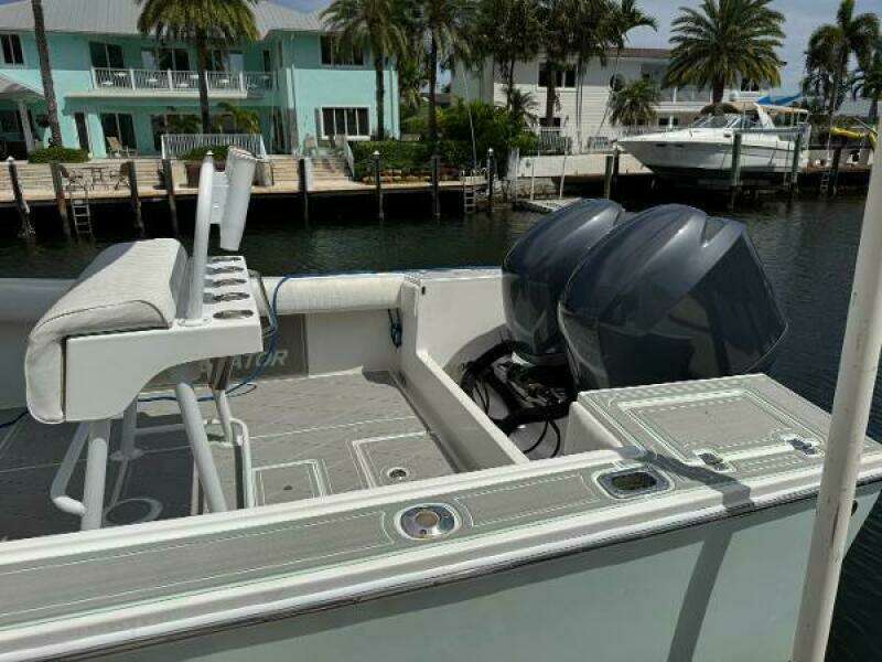 2005 Regulator 23 Center Console