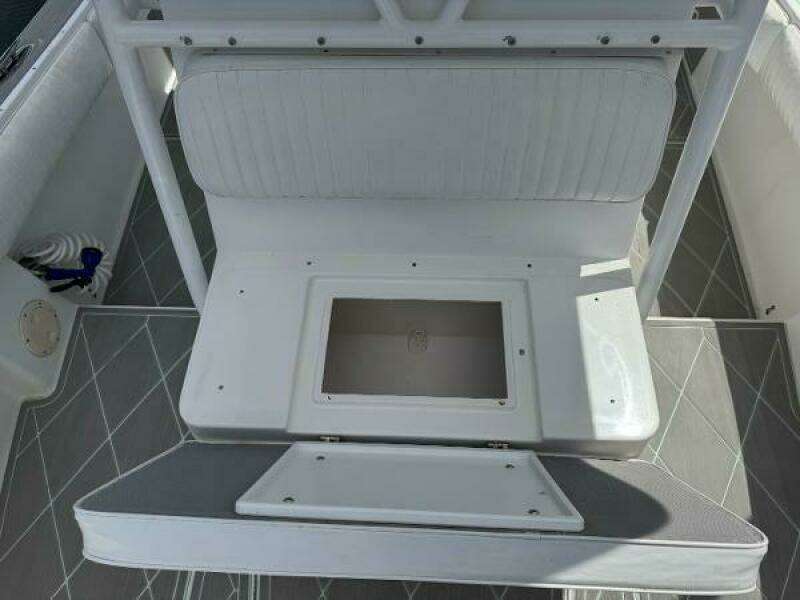 2005 Regulator 23 Center Console