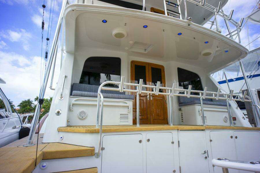 2005 Sea Force IX Enclosed Flybridge