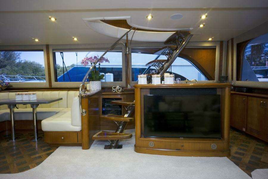 2005 Sea Force IX Enclosed Flybridge