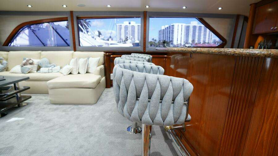 2005 Sea Force IX Enclosed Flybridge