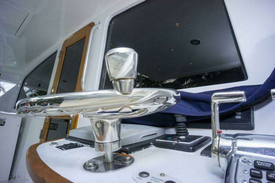 2005 Sea Force IX Enclosed Flybridge