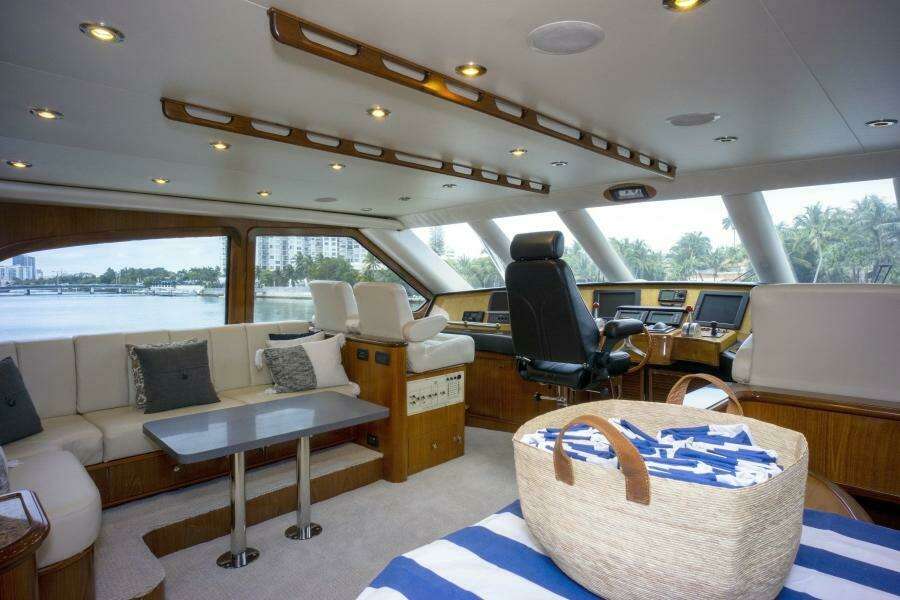2005 Sea Force IX Enclosed Flybridge