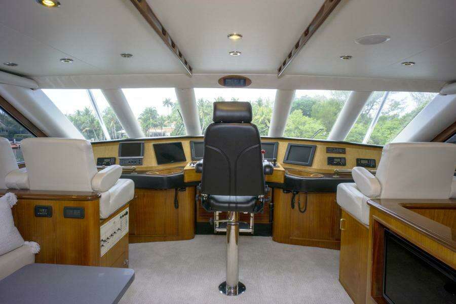 2005 Sea Force IX Enclosed Flybridge