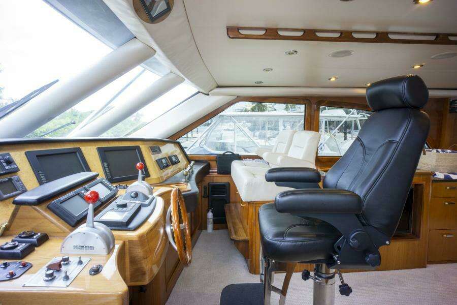 2005 Sea Force IX Enclosed Flybridge