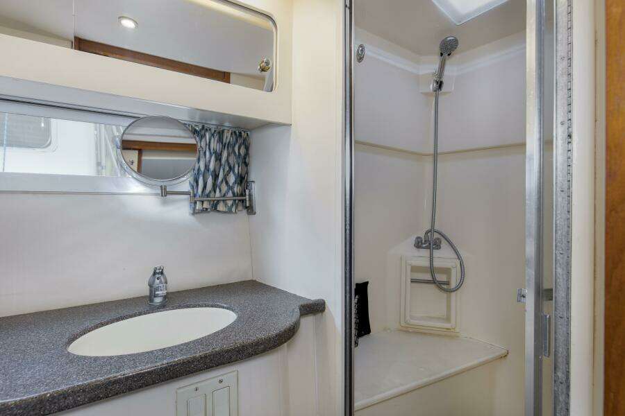 1997 44 Carver 445 Zodiac Gypsea Master Head