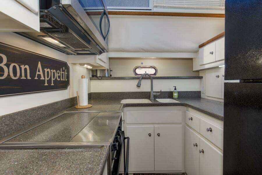 1997 44 Carver 445 Zodiac Gypsea Galley