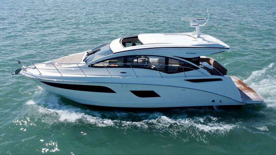 2017 Sea Ray 400 Sundancer