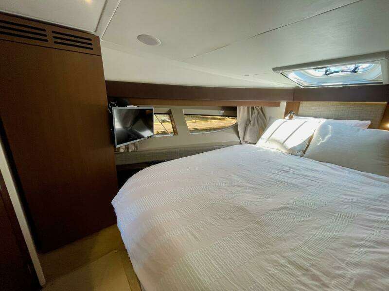 2017 Sea Ray 400 Sundancer