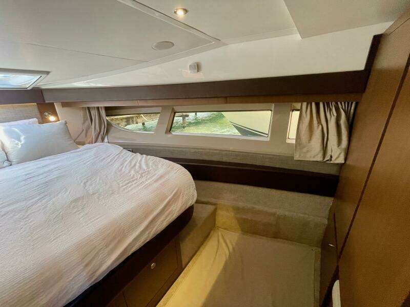 2017 Sea Ray 400 Sundancer