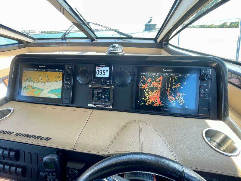 2017 Sea Ray 400 Sundancer