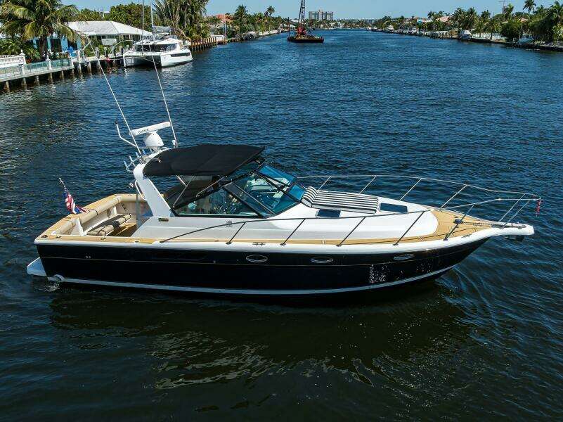 Tiara 3100 LE Black Jack - Profile