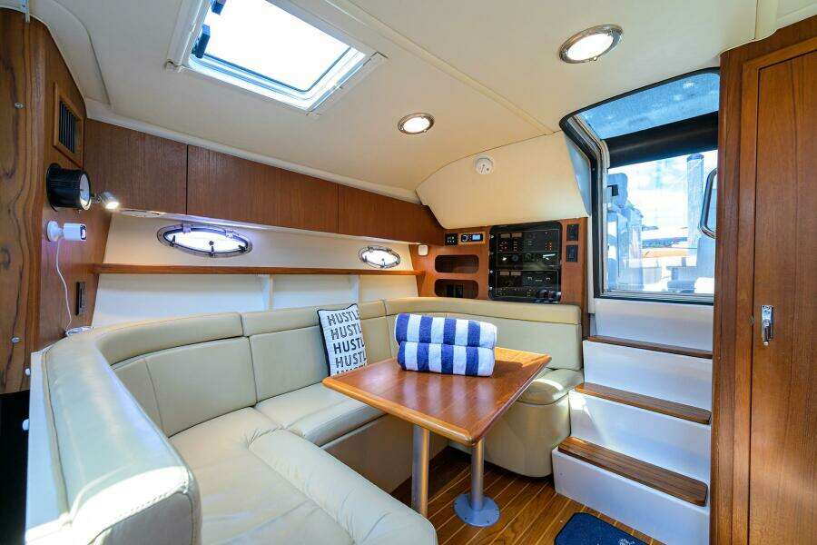 Tiara 3100 LE Black Jack - Cabin