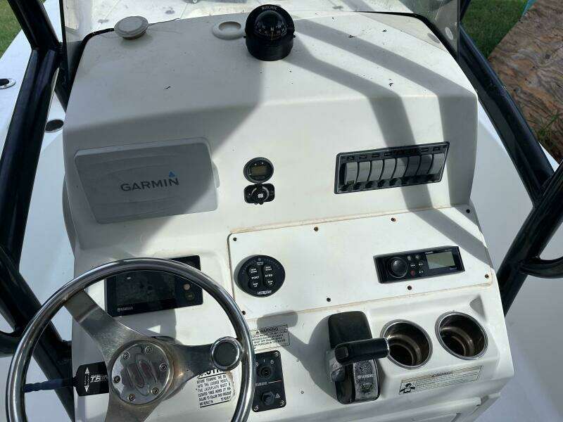 2014 Sportsman Masters 247 Bay Boat