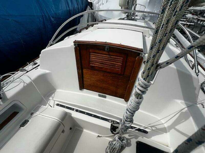 1983 Pearson 303 Sloop