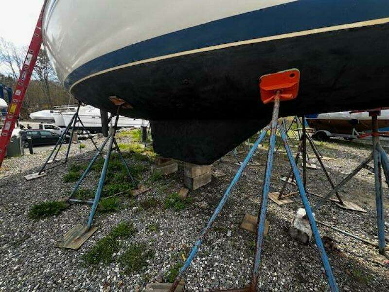 1983 Pearson 303 Sloop