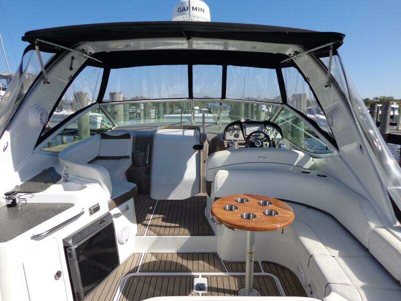 2008 Cruisers Yachts 330/350 Express