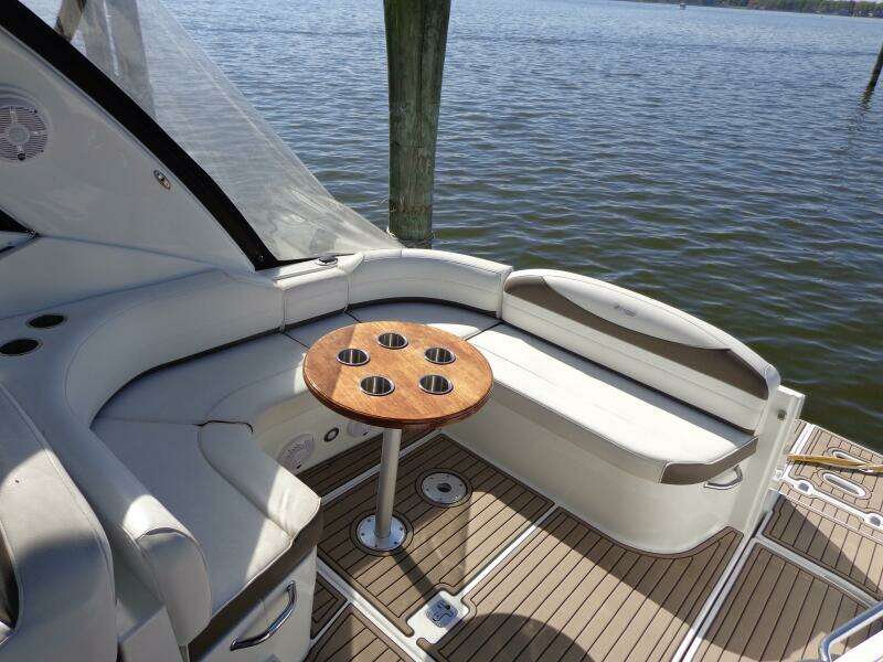 2008 Cruisers Yachts 330/350 Express