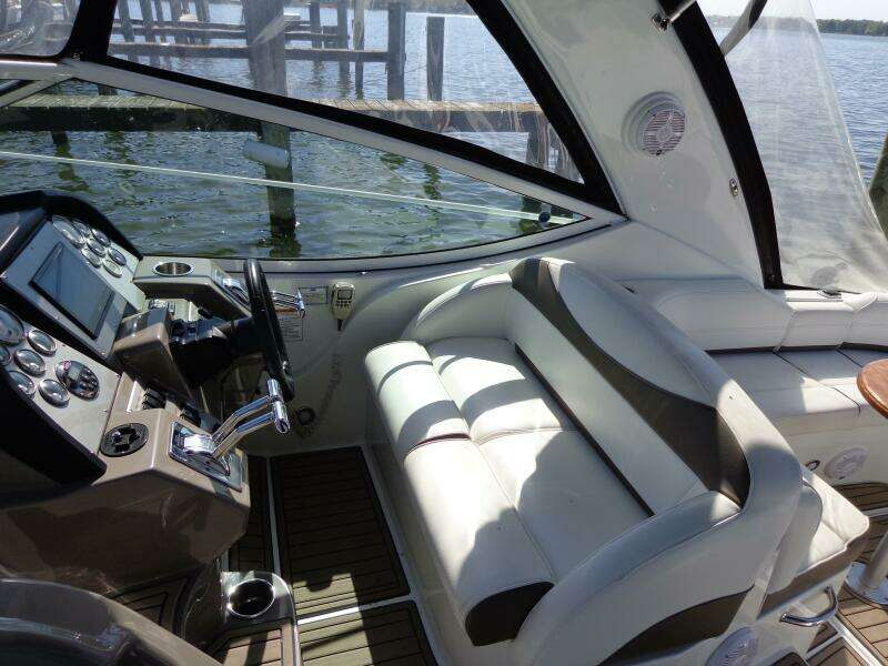 2008 Cruisers Yachts 330/350 Express