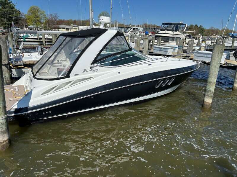 2008 Cruisers Yachts 330/350 Express
