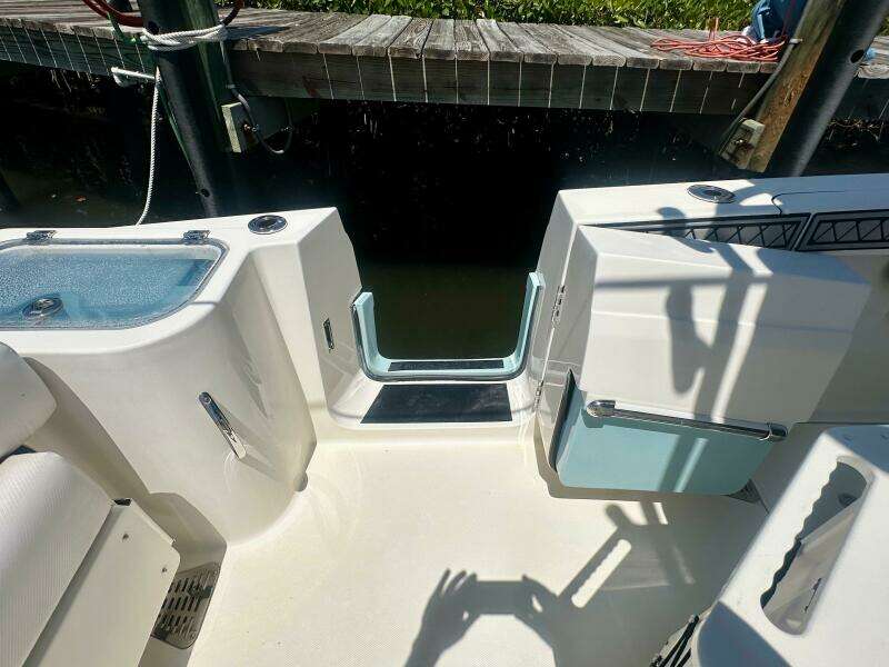 2019 Wellcraft 262 Fisherman boat interior with open transom door and seating area.